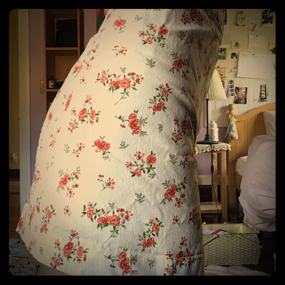 ✨Forever 21 White Floral Print Skirt ✨